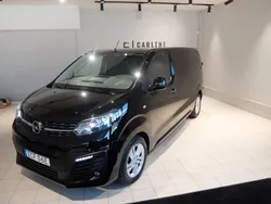 Svart (diamond black metallic) Begagnad 2021 Opel Vivaro Van | 269 000 kr (Marknadspris)