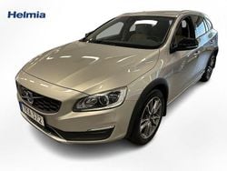 Brun Begagnad 2017 Volvo V60 CC Summum Kombi | 167 500 kr (Marknadspris)