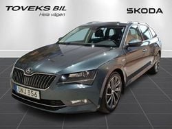 Mörkgrå (quartz grey metallic) Begagnad 2018 Skoda Superb Kombi | 229 000 kr (Marknadspris)