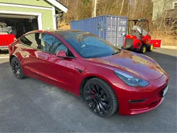 Röd Begagnad 2021 Tesla Model 3 Performance Sedan | 389 000 kr (Lite dyr)