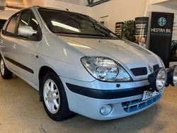 Ljusgrå Begagnad 2002 Renault Scénic Expression Minibuss | 27 900 kr