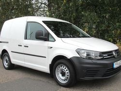 Vit Begagnad 2018 VW Caddy Minibuss | 143 750 kr (Marknadspris)