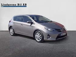 Brun Begagnad 2013 Toyota Auris Active Halvkombi | 79 900 kr (Marknadspris)