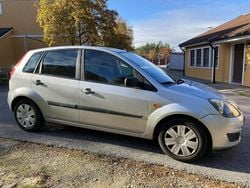Grå Begagnad 2006 Ford Fiesta Halvkombi | 24 000 kr (Marknadspris)