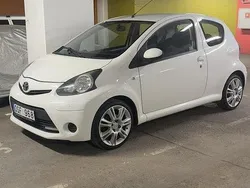 Vit Begagnad 2013 Toyota Aygo Halvkombi | 38 900 kr (Marknadspris)