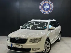 Vit Begagnad 2013 Skoda Superb Elegance Kombi | 109 800 kr (Marknadspris)