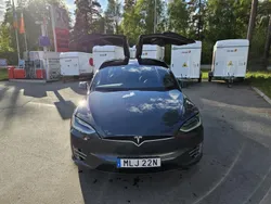 Grå Begagnad 2017 Tesla Model X SUV | 340 000 kr (Bra pris)