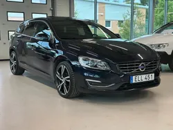 Mörkblå (blå) Begagnad 2015 Volvo V60 Momentum Kombi | 179 900 kr (Lite dyr)