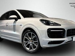 Ljusgrå Begagnad 2023 Porsche Cayenne Platinum Edition SUV | 965 000 kr (Marknadspris)