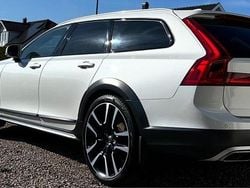 Vit Begagnad 2020 Volvo V90 CC Kombi | 369 000 kr (Dyr)