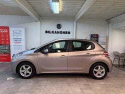 Grå Begagnad 2012 Peugeot 208 Halvkombi | 64 900 kr (Marknadspris)