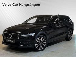 Svart Begagnad 2023 Volvo V60 CC Plus Kombi | 399 900 kr (Marknadspris)
