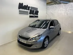Grå Begagnad 2015 Peugeot 308 Halvkombi | 99 900 kr (Marknadspris)