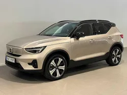 Ljusgrå (grå) Begagnad 2023 Volvo XC40 Plus SUV | 434 500 kr (Marknadspris)