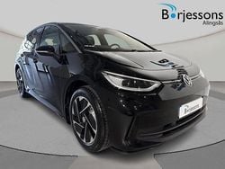 Svart Begagnad 2025 VW ID.3 Pro Performance Halvkombi | 399 900 kr (Marknadspris)