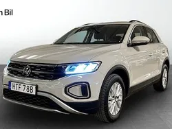 Grå (ascot grey) Begagnad 2022 VW T-Roc Life SUV | 279 900 kr (Marknadspris)