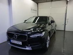 Svart Begagnad 2018 Volvo V90 CC Momentum Kombi | 254 900 kr (Marknadspris)