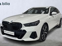 Vit Begagnad 2025 BMW 520 M Sport Kombi | 629 900 kr (Dyr)
