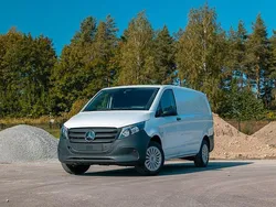 Svart Ny 2025 Mercedes Vito Minibuss | 723 750 kr (Marknadspris)