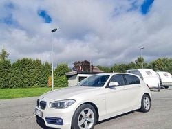 Vit Begagnad 2015 BMW 118 Sport Line Halvkombi | 139 000 kr (Marknadspris)