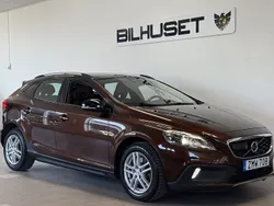 Mörkbrun Begagnad 2016 Volvo V40 CC Summum Kombi | 194 900 kr (Marknadspris)