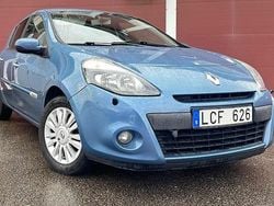 Blå Begagnad 2011 Renault Clio Halvkombi | 34 900 kr