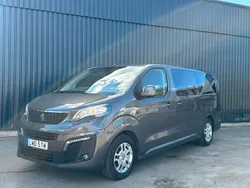 Grå Begagnad 2021 Peugeot e-Traveller Minibuss | 349 900 kr