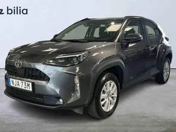 Grå Begagnad 2024 Toyota Yaris Cross SUV | 289 900 kr