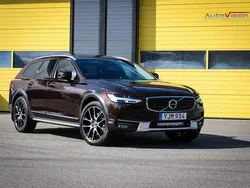Mörkbrun (brun) Begagnad 2016 Volvo V90 CC Pro Kombi | 349 900 kr (Dyr)
