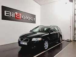Svart Begagnad 2009 Volvo V50 Momentum Kombi | 57 900 kr (Marknadspris)