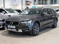 Mörkgrå (grå metallic) Begagnad 2018 Volvo V90 CC Inscription Kombi | 339 900 kr (Marknadspris)