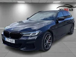 Svart Begagnad 2023 BMW 530e M Sport Kombi | 419 000 kr (Marknadspris)