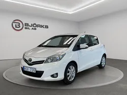 Vit Begagnad 2013 Toyota Yaris Active Halvkombi | 98 500 kr (Marknadspris)