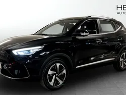 Svart (black) Begagnad 2022 MG ZS Luxury Sedan | 249 900 kr (Superpris)