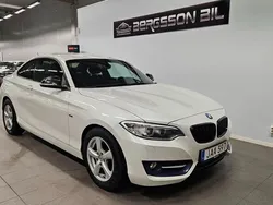 Vit Begagnad 2014 BMW 220 Sport Line Sportkupé | 179 900 kr (Lite dyr)
