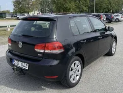 Svart Begagnad 2009 VW Golf VI Halvkombi | 30 000 kr (Marknadspris)