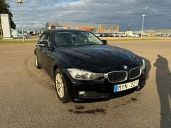Svart Begagnad 2013 BMW 320 Sedan | 92 000 kr (Superpris)