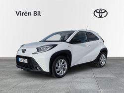 Vit Begagnad 2022 Toyota Aygo X X-play SUV | 185 000 kr