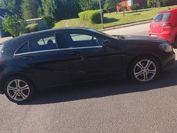 Svart Begagnad 2015 Mercedes A180 Urban Halvkombi | 132 000 kr (Marknadspris)