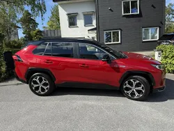 Röd Begagnad 2021 Toyota RAV4 Hybrid Premium SUV | 395 000 kr (Marknadspris)