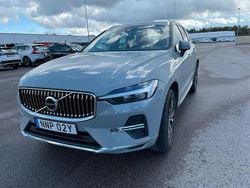 Grå (vapour grey metallic) Begagnad 2025 Volvo XC60 Core SUV | 545 000 kr (Marknadspris)