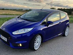 Blå Begagnad 2016 Ford Fiesta ST Halvkombi | 127 000 kr (Lite dyr)
