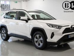 Vit Begagnad 2023 Toyota RAV4 Hybrid Active SUV | 268 900 kr (Lite dyr)