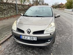 Brun Begagnad 2008 Renault Clio R.S. Halvkombi | 19 500 kr (Marknadspris)