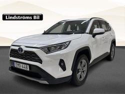 Vit Begagnad 2022 Toyota RAV4 Hybrid Active SUV | 364 900 kr (Marknadspris)