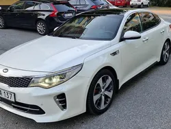 Vit Begagnad 2017 Kia Optima Turbo Sedan | 300 000 kr