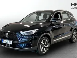 Svart (black) Begagnad 2022 MG ZS Luxury Sedan | 244 900 kr (Bra pris)