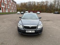 Grå Begagnad 2011 Skoda Octavia Kombi | 25 000 kr (Marknadspris)