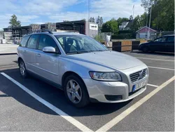 Grå Begagnad 2008 Volvo V50 Kinetic Kombi | 35 000 kr (Marknadspris)