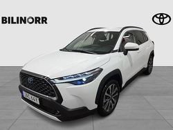 Vit Begagnad 2022 Toyota Corolla Cross Style SUV | 364 900 kr (Marknadspris)